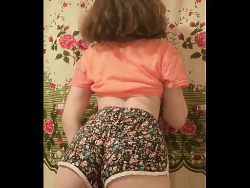 ❤️ Сексуальная юная малышка делает стриптиз снимая свои шортики на камеру ❤ Жесткое порно у нас ️❤